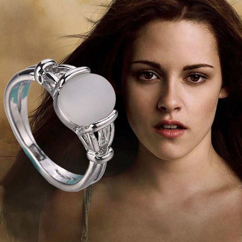 Bella Swan's Cullen Crest Ring